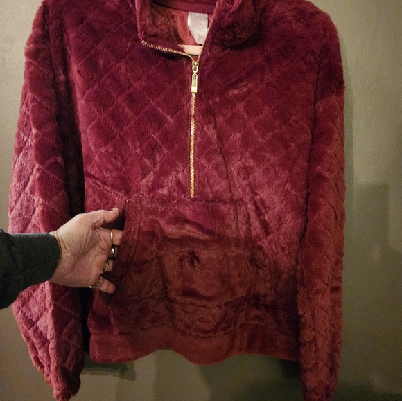 NO BOUNDARIES FAUX FUR LARGE BURGUNDY PULL OVER ZIP FRONT - Picture 2 of 4